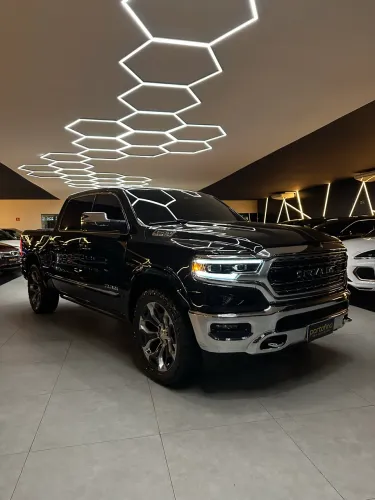 RAM 1500 Limited 5.7 Hemi V8