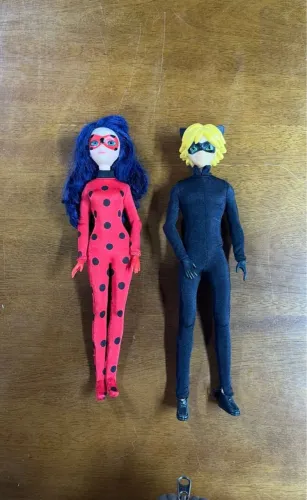 Bonecas Miraculous Ladybug e Cat Noir