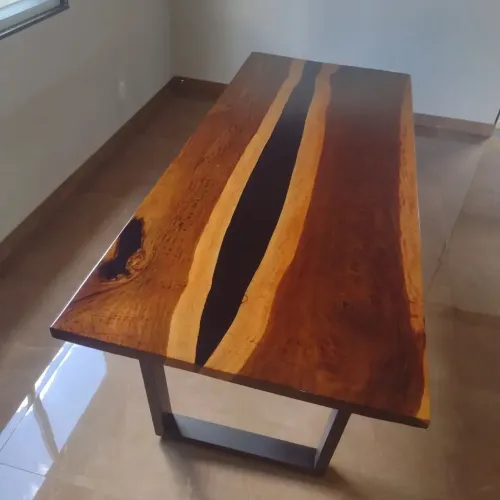 Mesa de madeira e resina epoxi Rivertable