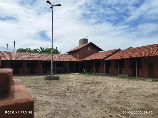 Haras em carapibus com 15 baias com estrutura completa. Ha 150 metros da praia.