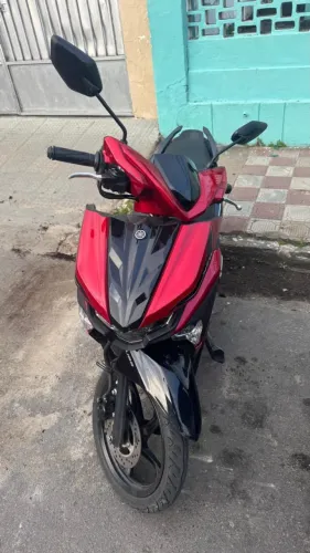 Moto Neo vermelha Yamaha 2025