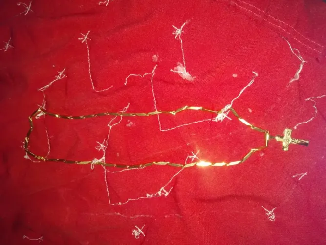 Cordão masculino dourado de cruz*novo*!