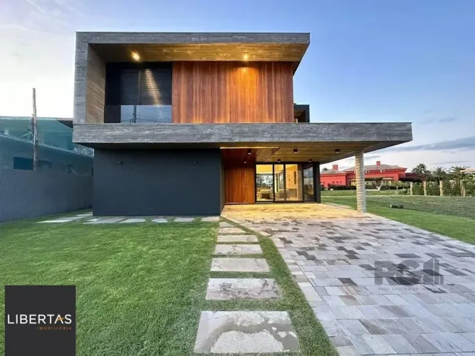 Casa de Condomínio em Atlântida Sul