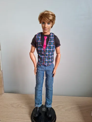 Boneco Ken Fashionista Cutie