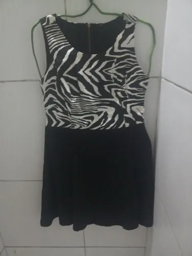 Vestido Preto com Zebra Feminino M