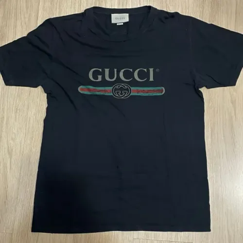 Gucci - Camiseta Destroyed Logo Original