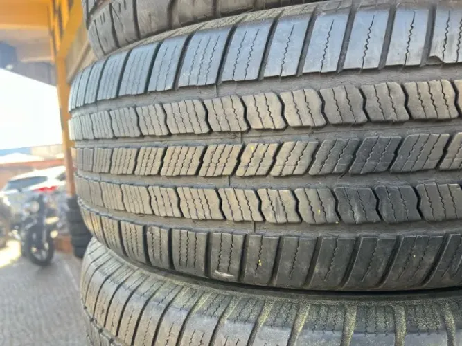 Pneu 265/70/17 Michelin  80 % Vida util.