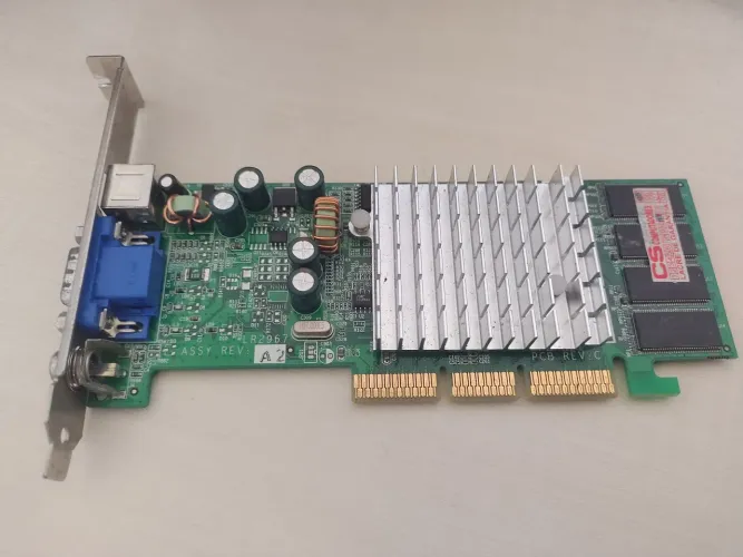 Placa de Vídeo retro de 8MB conexão AGP
