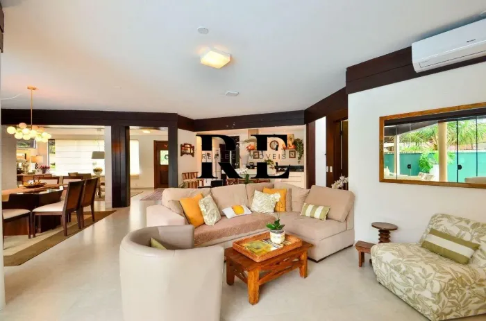 Aluguel anual em Jurerê Internacional - Casa 7 Dormitórios