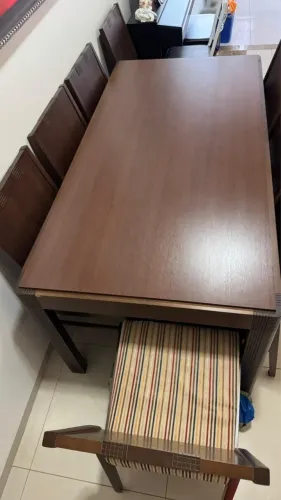 Vendo mesa de madeira maciça.1,80m 0,90m