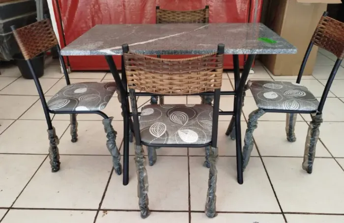 Mesa Cozinha Retangular com Tampo em Granito *Novo na Caixa*