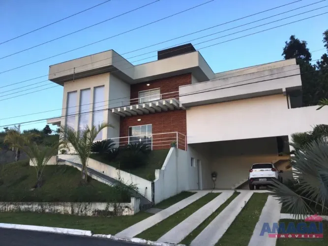 Casa em Condomínio em Jacareí, no bairro Jardim Terras de Santa Helena, à venda.