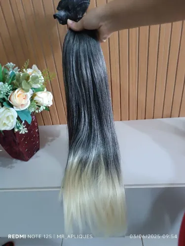 Aplique de cabelo com efeito ombré na tela fibra luxo
