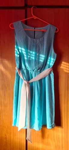 Vestido com bolinhas e cinto tam. G