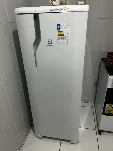 Geladeira Electrolux com 8 meses de uso