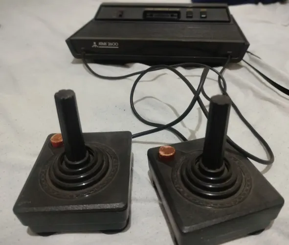 Vendo Atari 2600s completo 