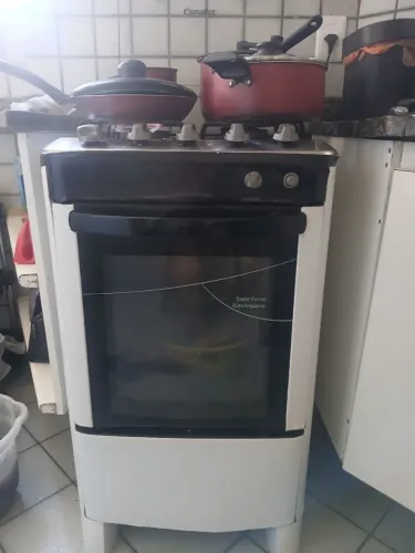 Fogão esmaltec 4 bocas, automático e forno autolimpante. 