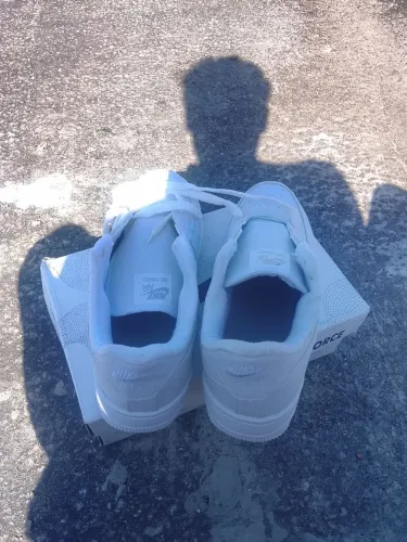 to vendendo air force branco Nike tamanho 42 usei ele apenas uma vez