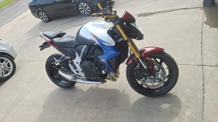CB 1000R ABS / AC: CARRO