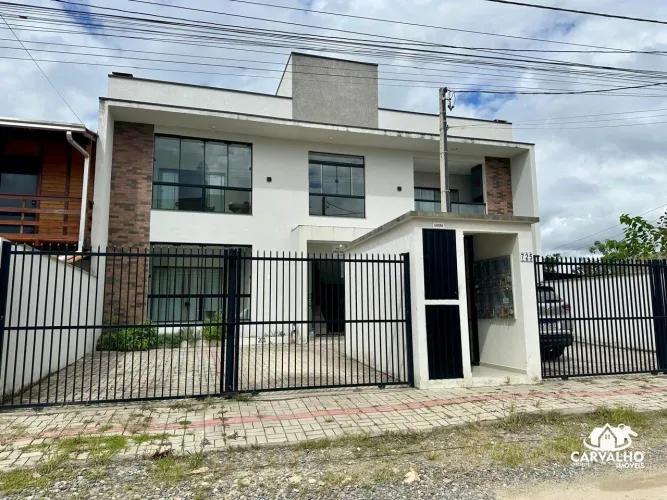 Apartamento térreo mobiliado com 2 quartos sendo 1 suíte em Itajuba a 700 metros da praia 