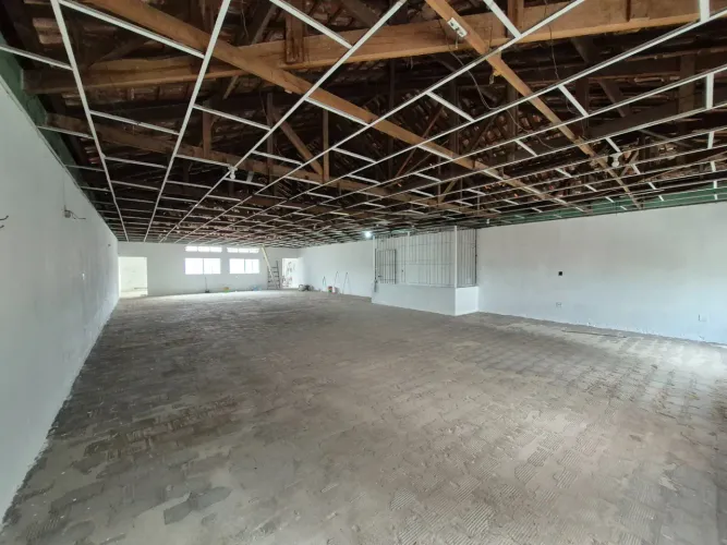 SALÃO para ALUGUEL com 497m² no bairro Vila Alto De Santo André com 0 quartos e 4 vagas. S