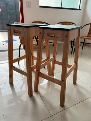 Banquetas Altas de Madeira - Kit com 2 Unidades