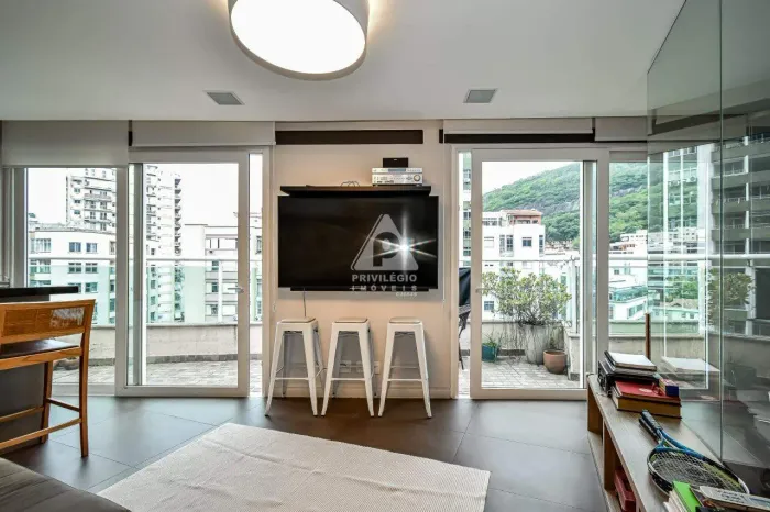 Humaitá! Cobertura duplex, varanda, 4 quartos, 2 suites, 1 vaga, infraestrutura, portaria