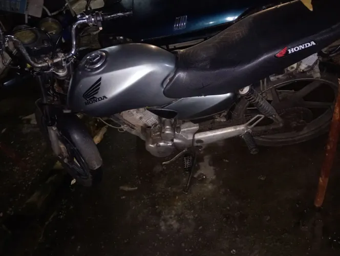 Moto prata 125 Titan es