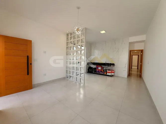 Casa à Venda com 03 Quartos no Bairro Belvedere em Divinópolis MG.