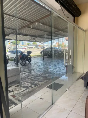 Vitrine com porta de correr a venda