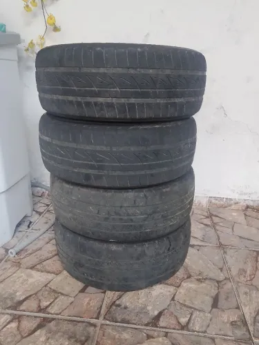 Vendo pneu 15 195/55 meia vida