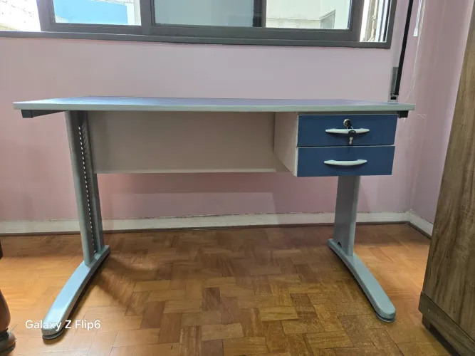 Mesa e cadeira para escritório com 2 gavetas 120x60 cm Azul.