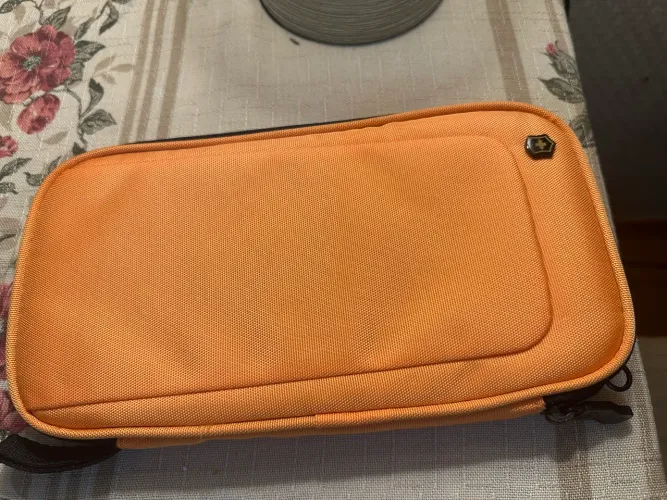 Carteira de viagem Victorinox laranja nova