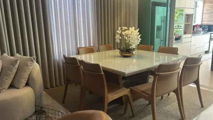 Mesa com 6 cadeiras