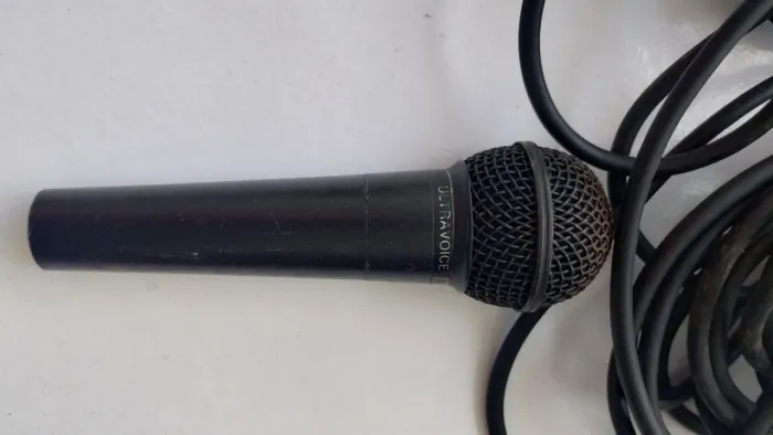 Microfone Behringer XM8500 / usado.