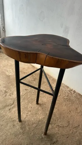 MESA RÚSTICA DE MADEIRA MACIÇA COM PÉS DE FERRO - OPORTUNIDADE!