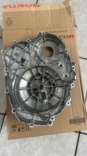 Tampa motor lado direito - CB650R
