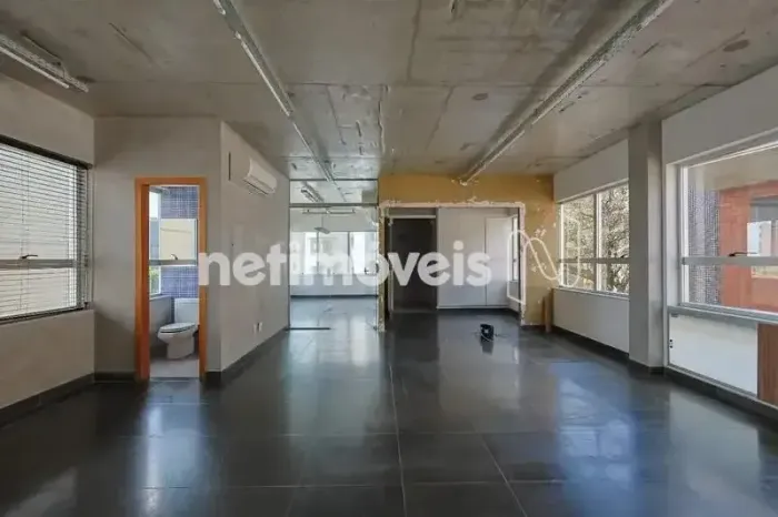Andar com 100m²; para locação no Cruzeiro.