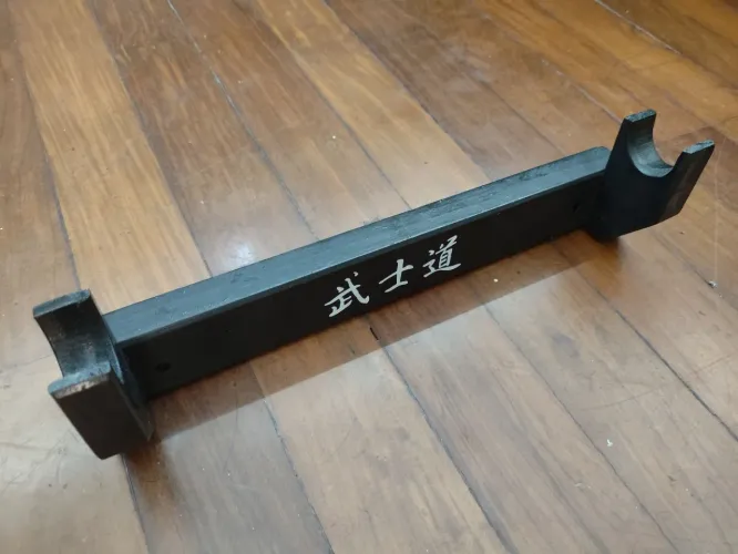 Suporte para espada ou bastão para parede