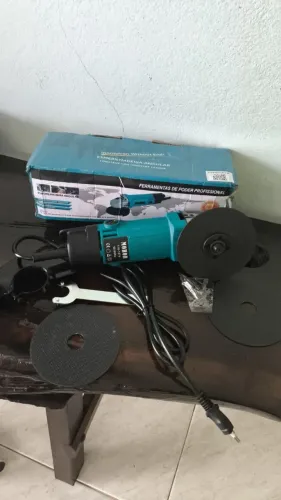 Esmilhadeira nova na caixa 