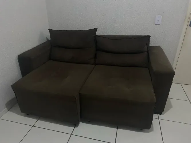 Vendo esse sofá retrátil de dois lugares, todo bom 