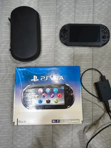 Console PSVita Slim 2000 bloqueado com caixa e acessórios