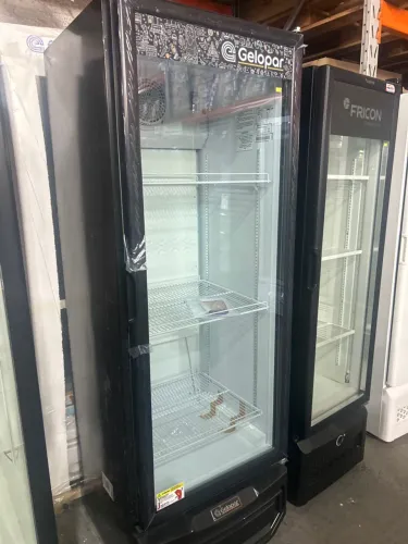 Geladeira porta de vidro Gelopar 570 litros