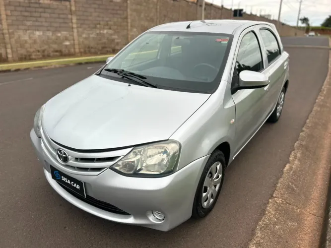 Toyota Etios X 1.3 Flex 16V 5P Mec. 2015