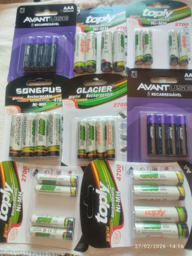 Carregador + Pilhas Recarregáveis AA ou AAA