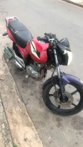 Vendo uma moto Suzuki aro 18 nunca foi emplacada tá sem placa