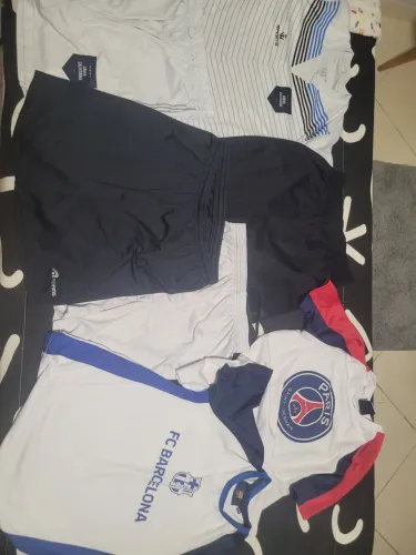 Lote de roupas esportivas tamanho 13/14