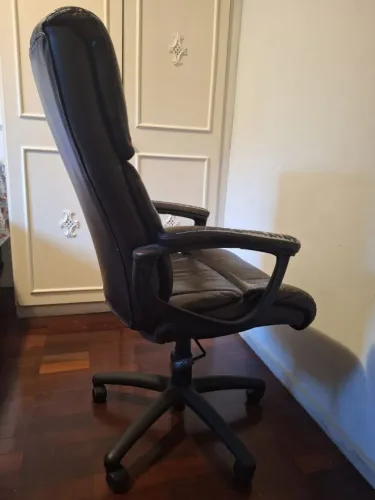Cadeira de escritório em couro