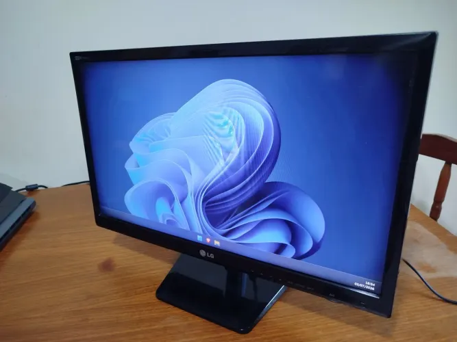 Monitor TV LG 24" HDMI M2431D-PS com Alto-falantes