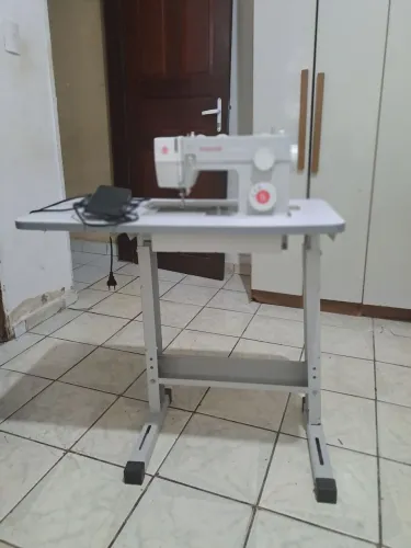 Vendo Maquina de costura com móvel